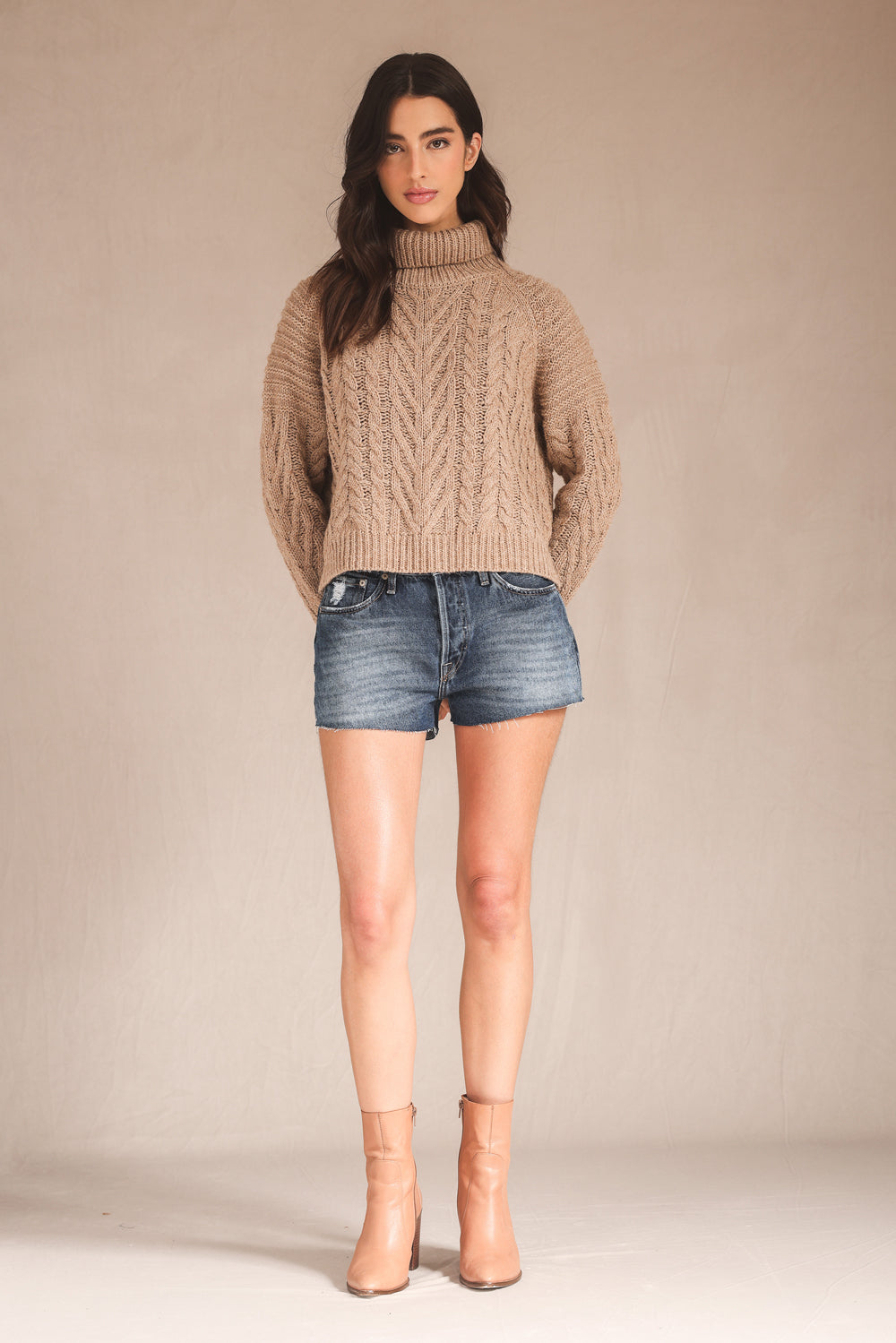 SHORTS TACI FEMININO COMFORT RASGOS JEANS ESCURO