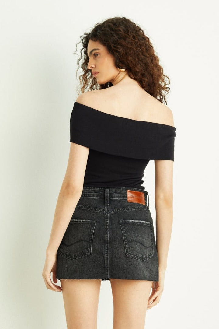 BLUSA FEMININA OMBRO A OMBRO TRICOT STRECH PRETA