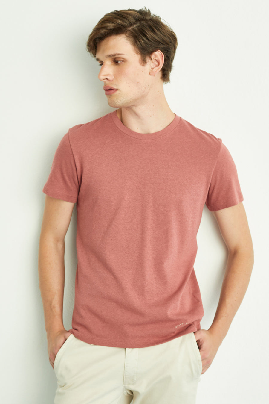 CAMISETA MASCULINA LINHO BÁSICA BORDO HIBISCO