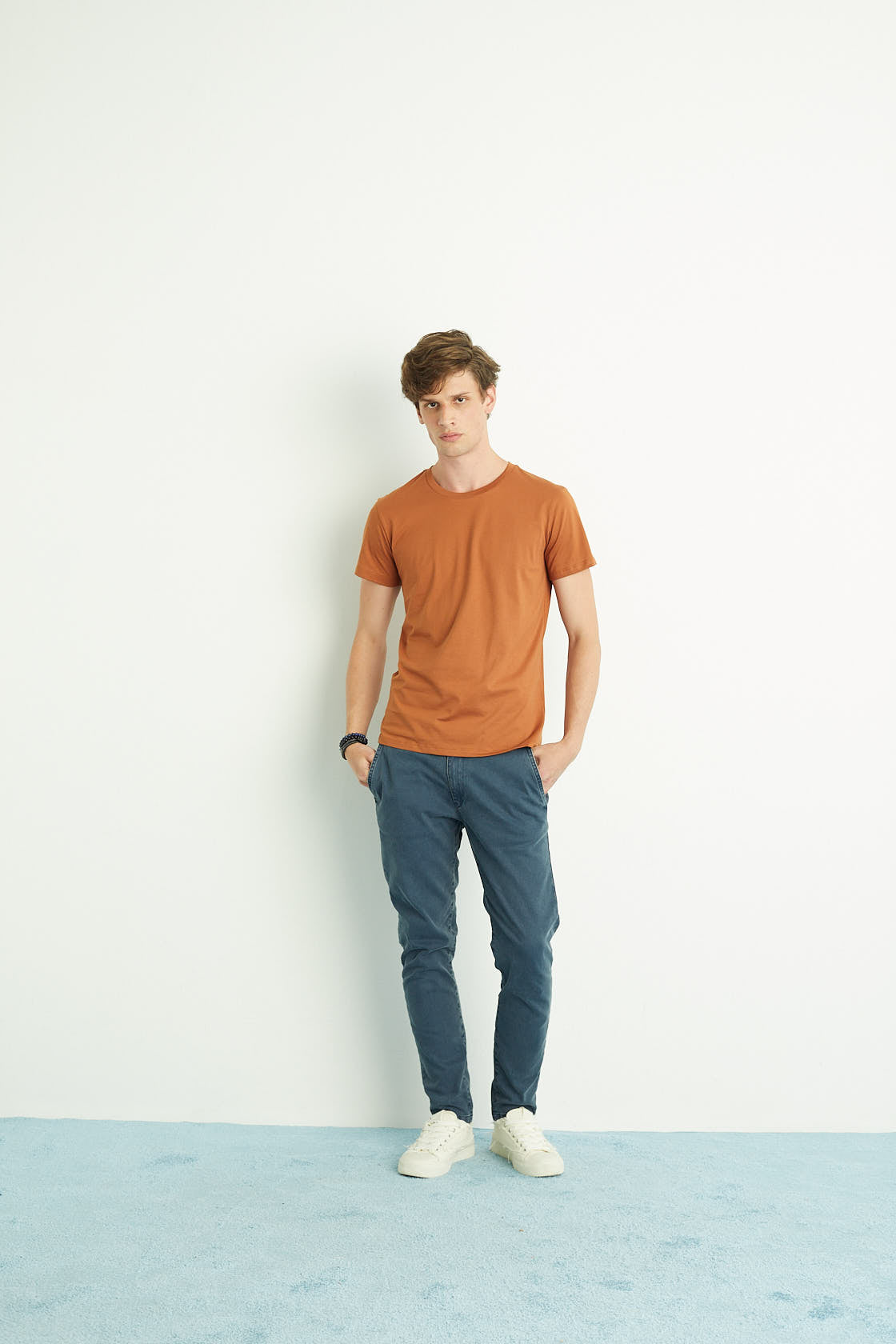 CAMISETA MASCULINA BÁSICA PIMA - CARAMELO