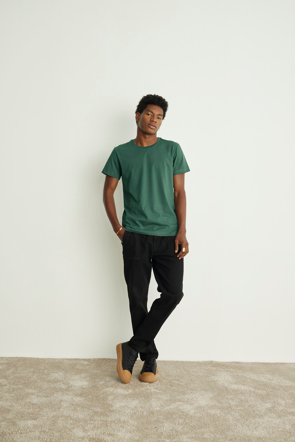 CAMISETA MASCULINA BÁSICA PIMA - VERDE