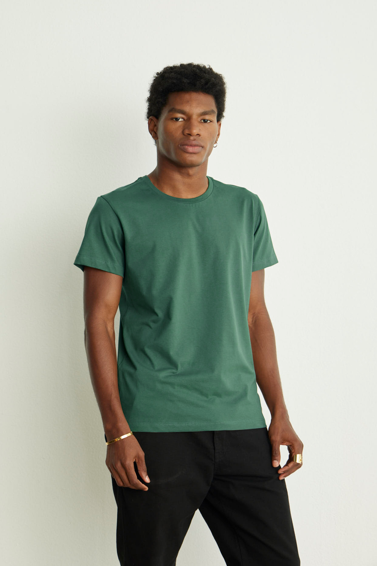 CAMISETA MASCULINA BÁSICA PIMA - VERDE