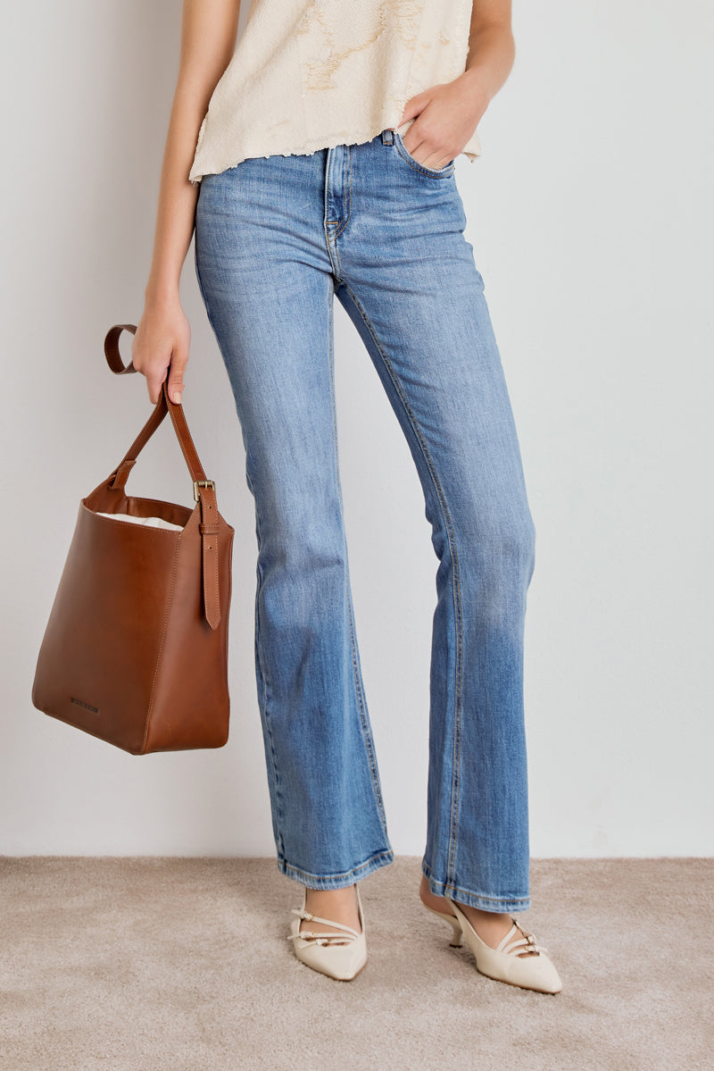 CALÇA LARISSA FEMININA BOOTCUT JEANS MÉDIO CLARO