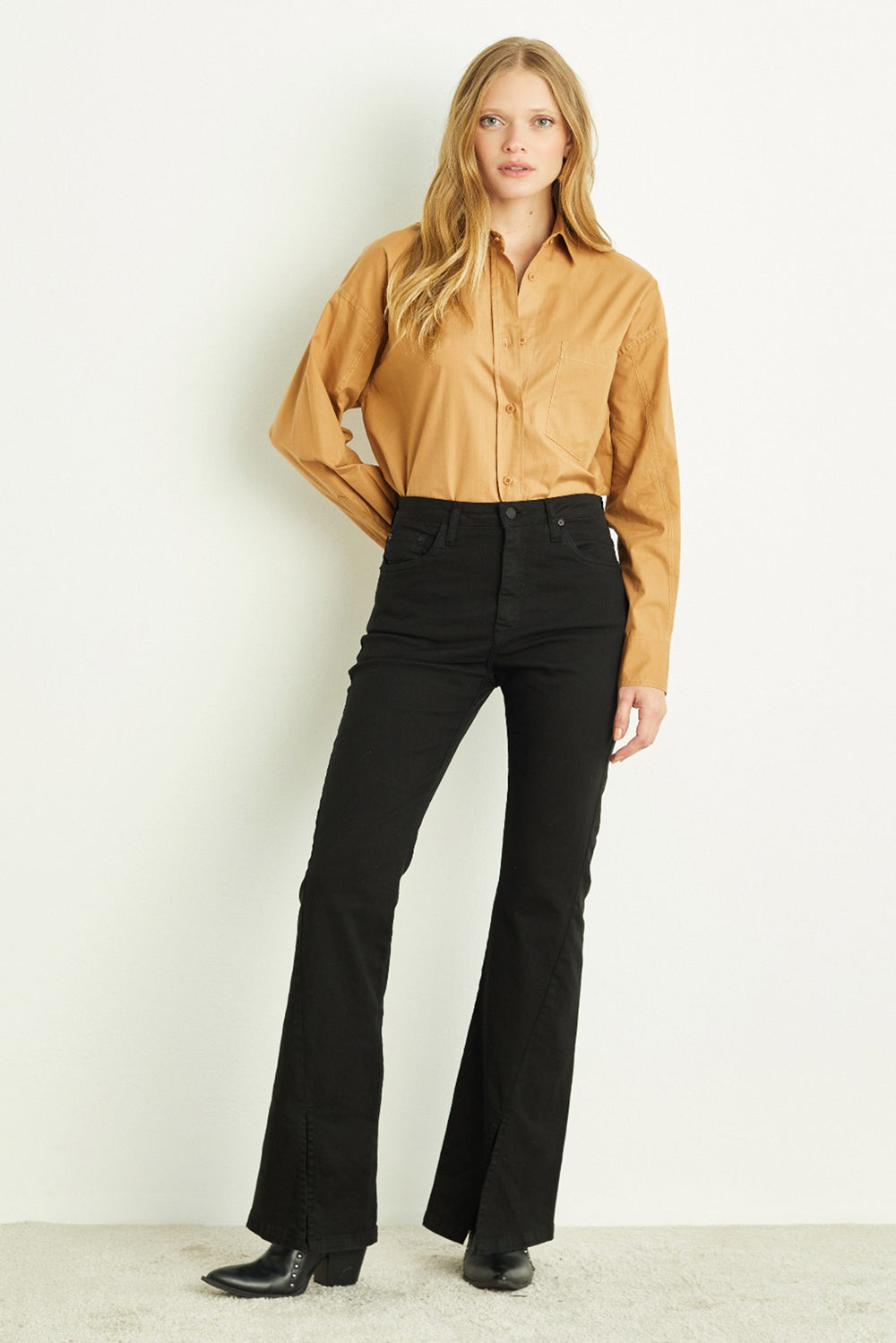 CALÇA CHIARA FEMININA BOOTCUT SARJA PRETA FENDA