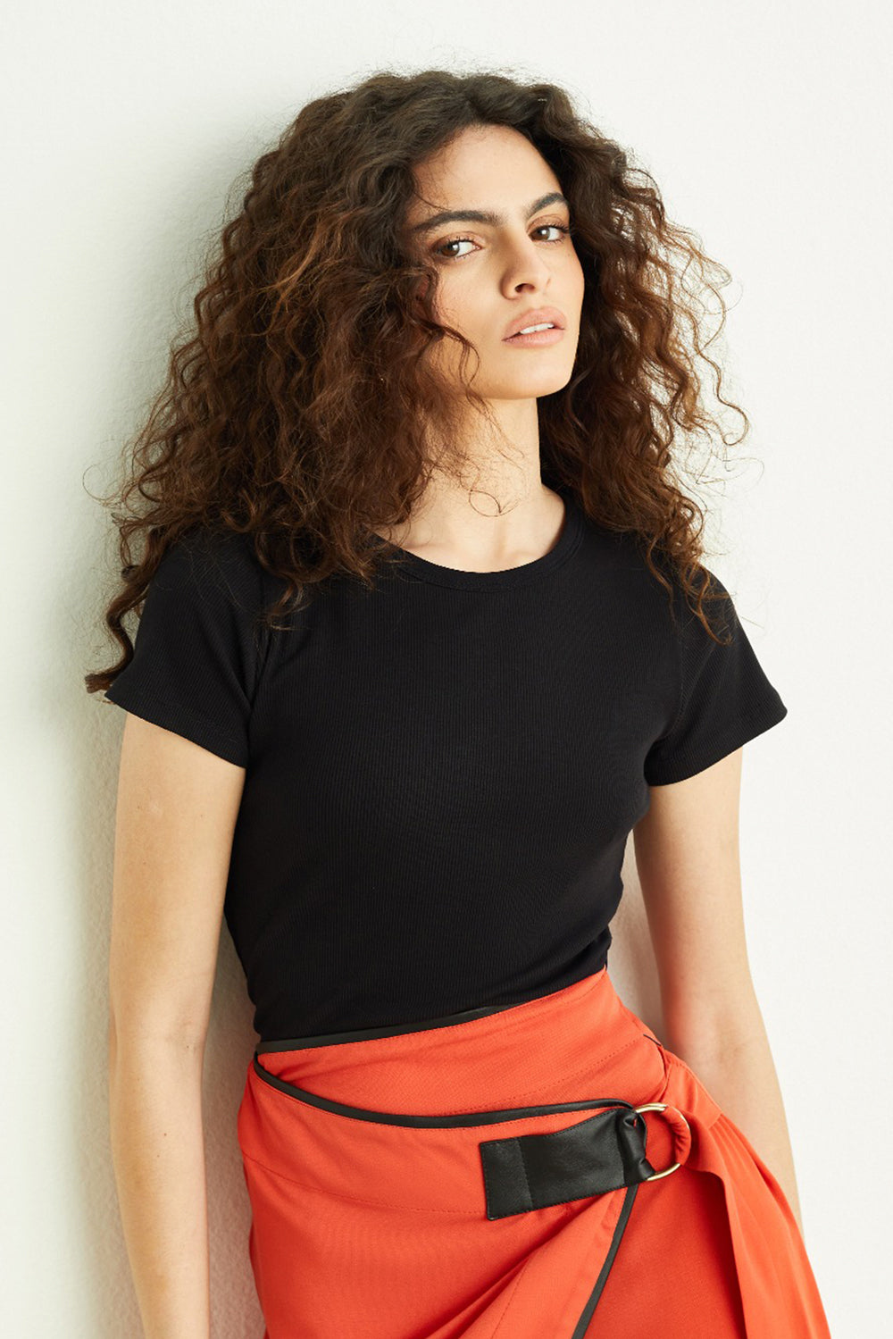T-SHIRT FEMININA BABY LOOK RIBANA - PRETO