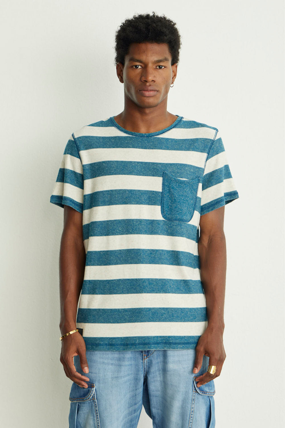 CAMISETA MASCULINA REGULAR LISTRADA PETRÓLEO/OFF WHITE