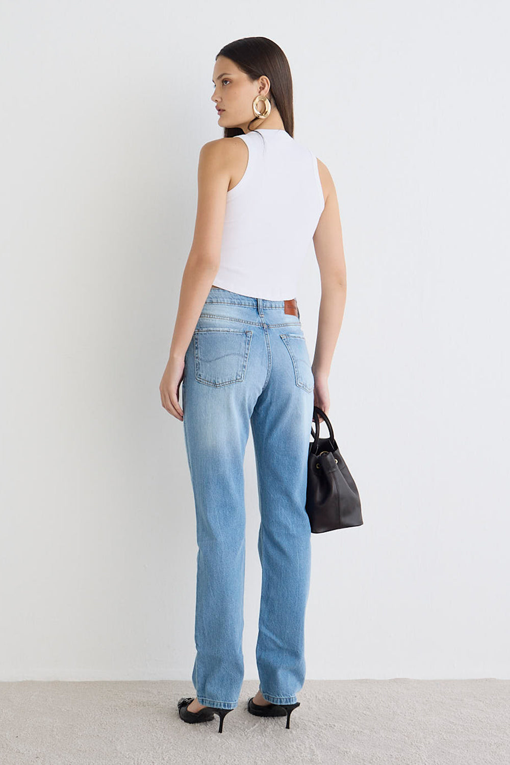 CALÇA LARA FEMININA STRAIGHT ESSENTIAL JEANS
