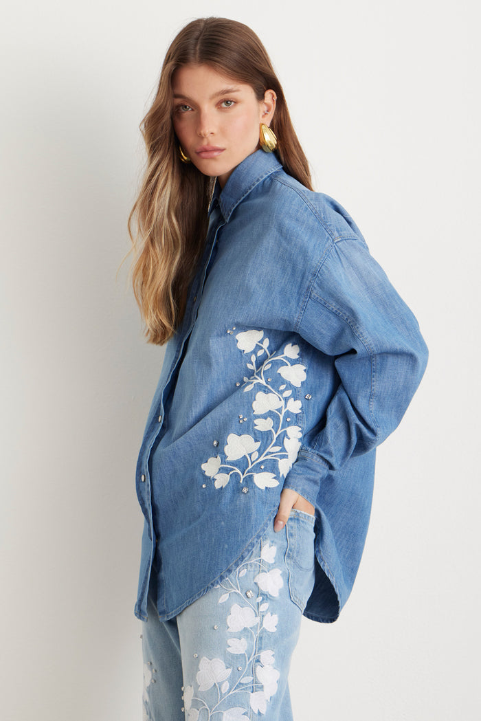 CAMISA FEMININA JEANS BORDADA