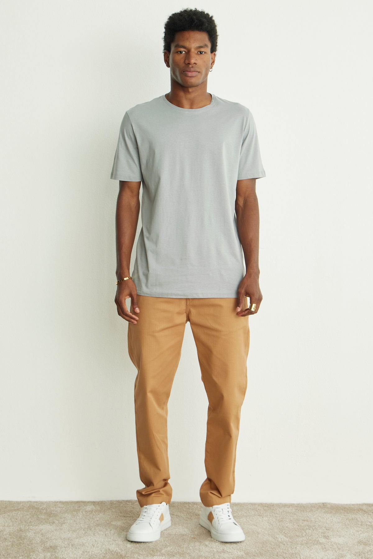 CAMISETA MASCULINA GOLA CARECA - CINZA