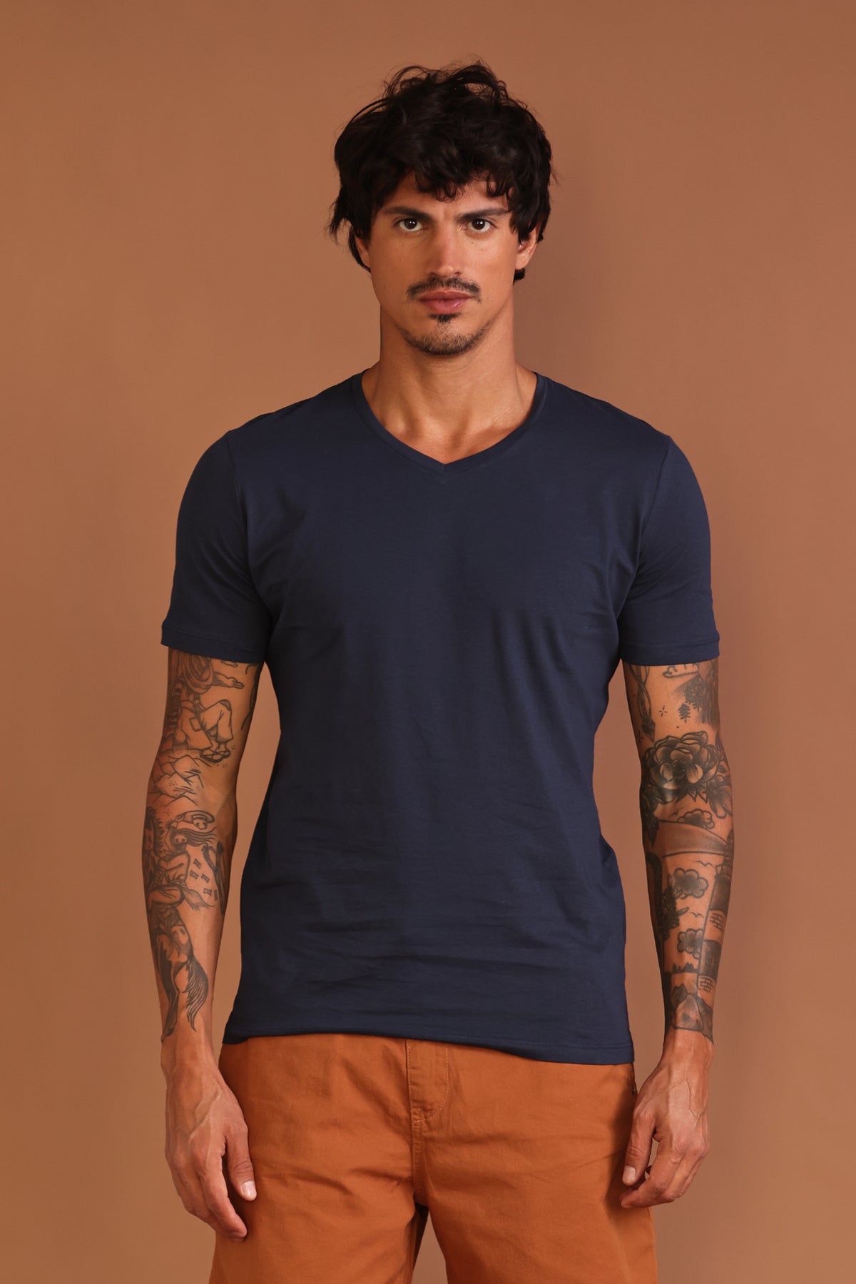 CAMISETA MASCULINA BASICA GOLA V - MARINHO
