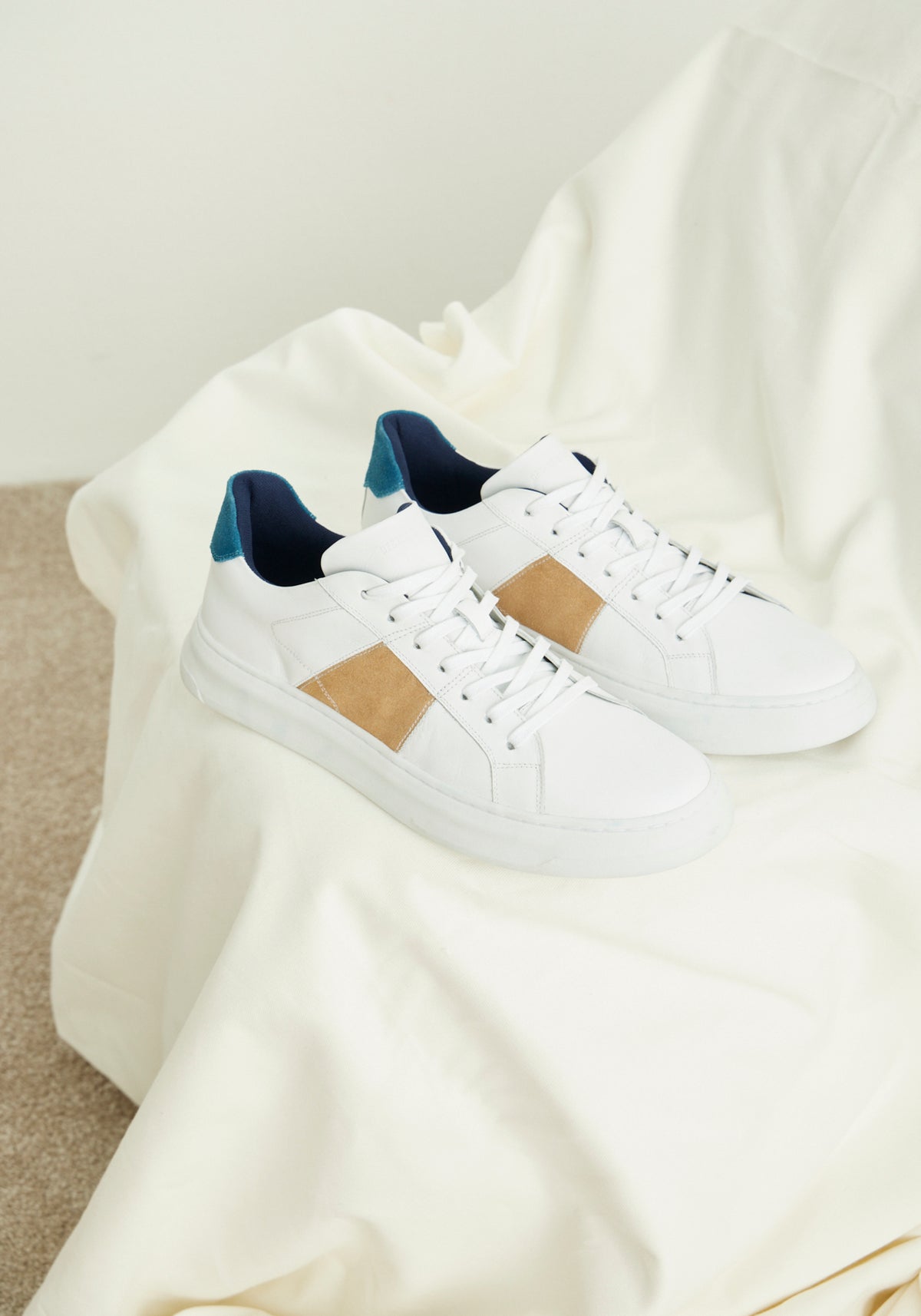 TÊNIS MASCULINO CASUAL DETALHE AREIA