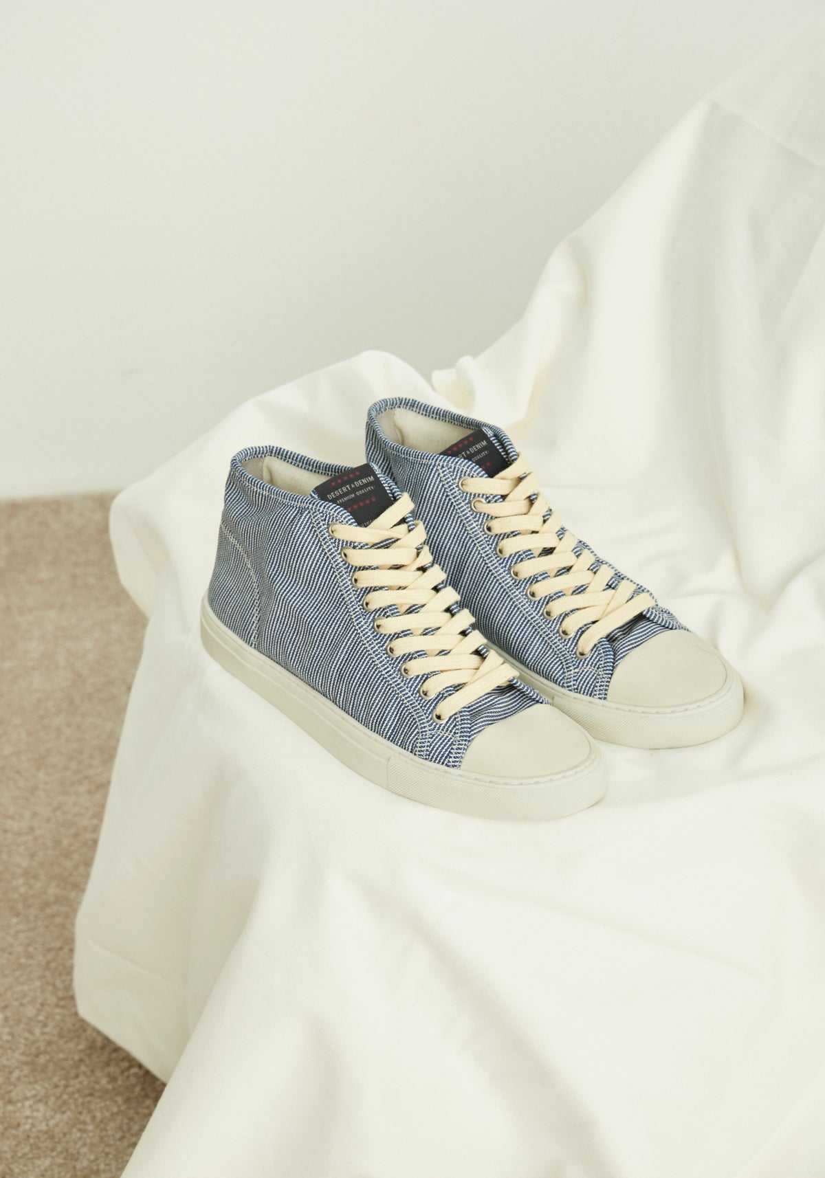 TÊNIS MASCULINO CANO ALTO LISTRADO