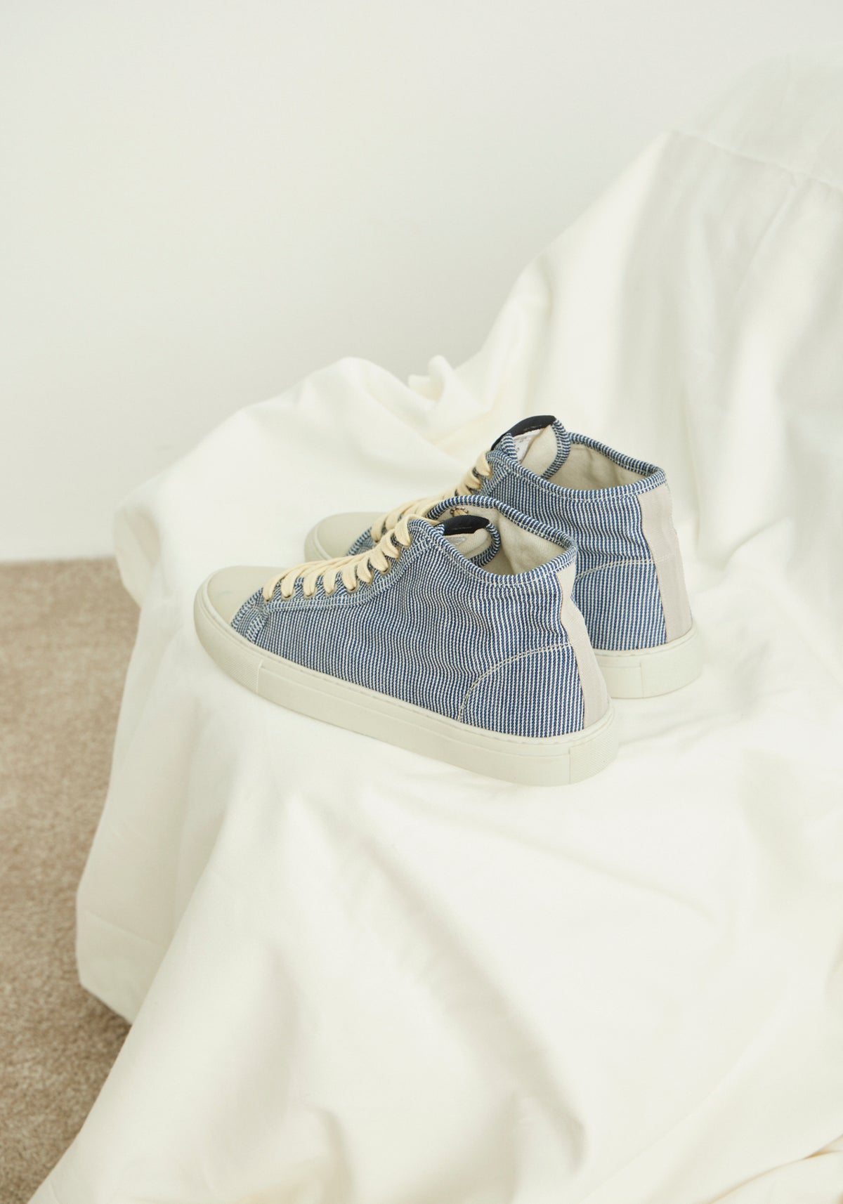 TÊNIS MASCULINO CANO ALTO LISTRADO