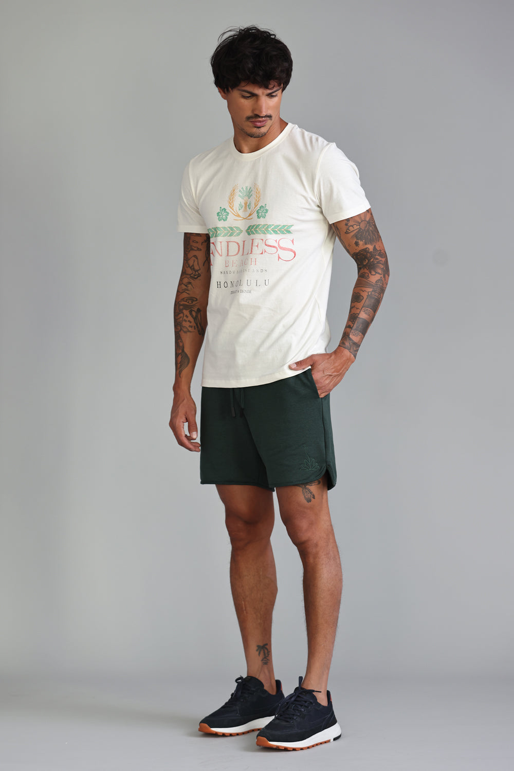 SHORTS ROMEO MASCULINO BORDADO FLOR VERDE