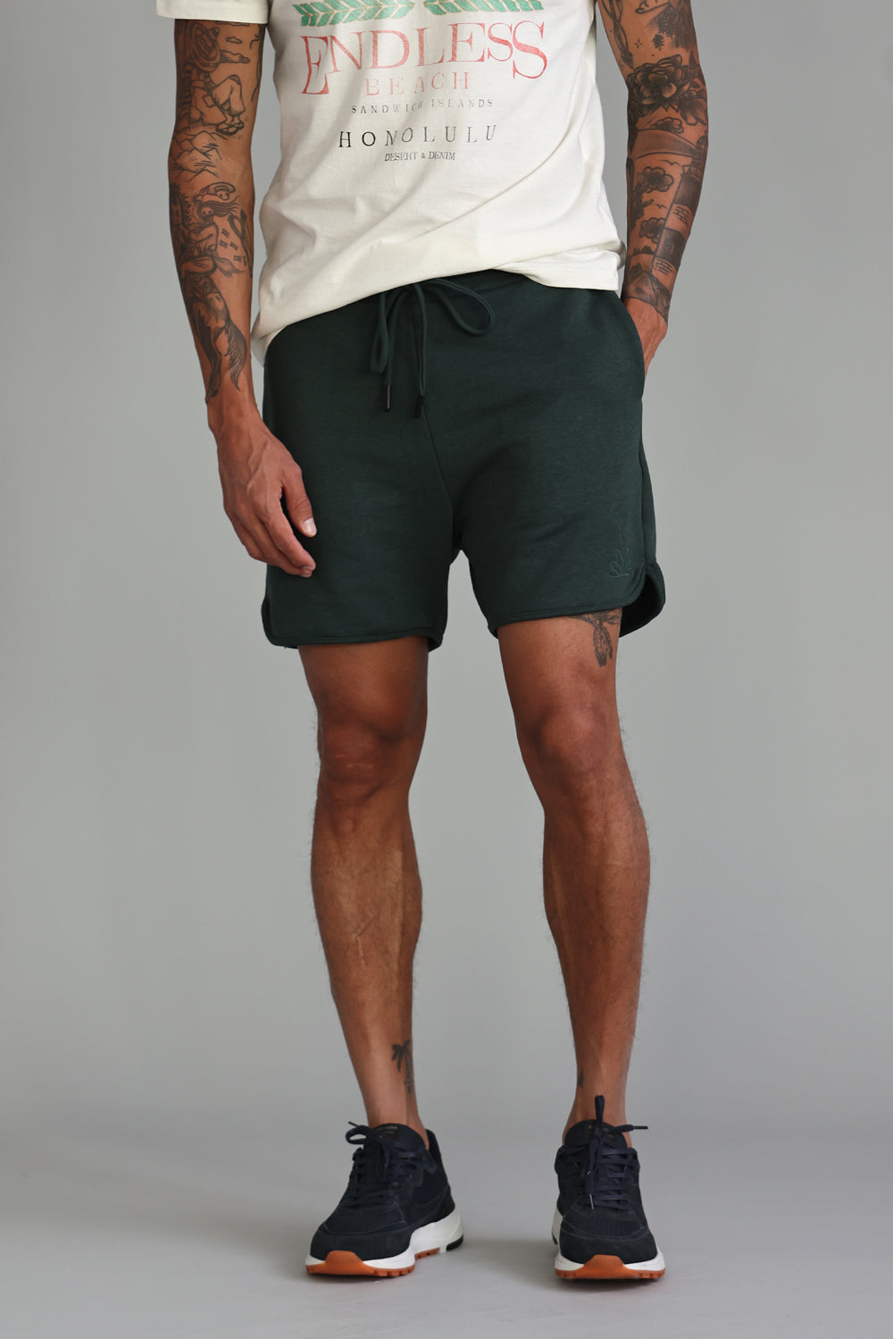 SHORTS ROMEO MASCULINO BORDADO FLOR VERDE