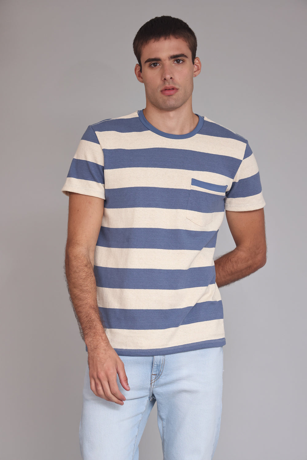 CAMISETA MASCULINA MALHA LISTRADA OFF WHITE/AZUL
