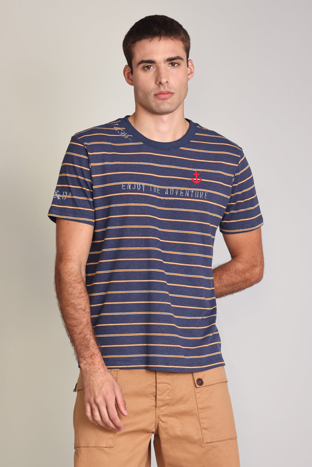 CAMISETA MASCULINA ENJOY THE ADVENTURE MARINHO