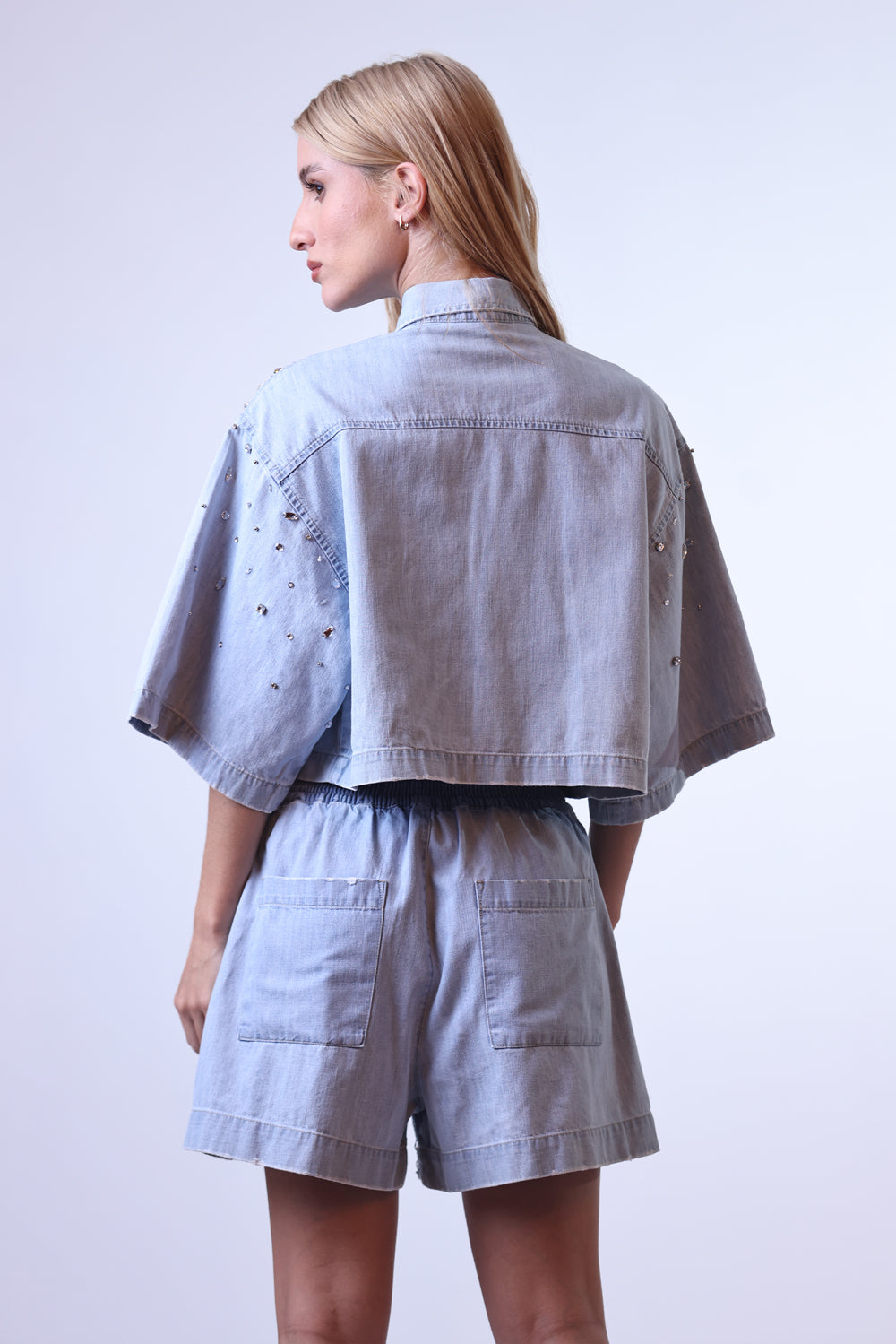 CAMISA FEMININA CROPPED BORDADA JEANS