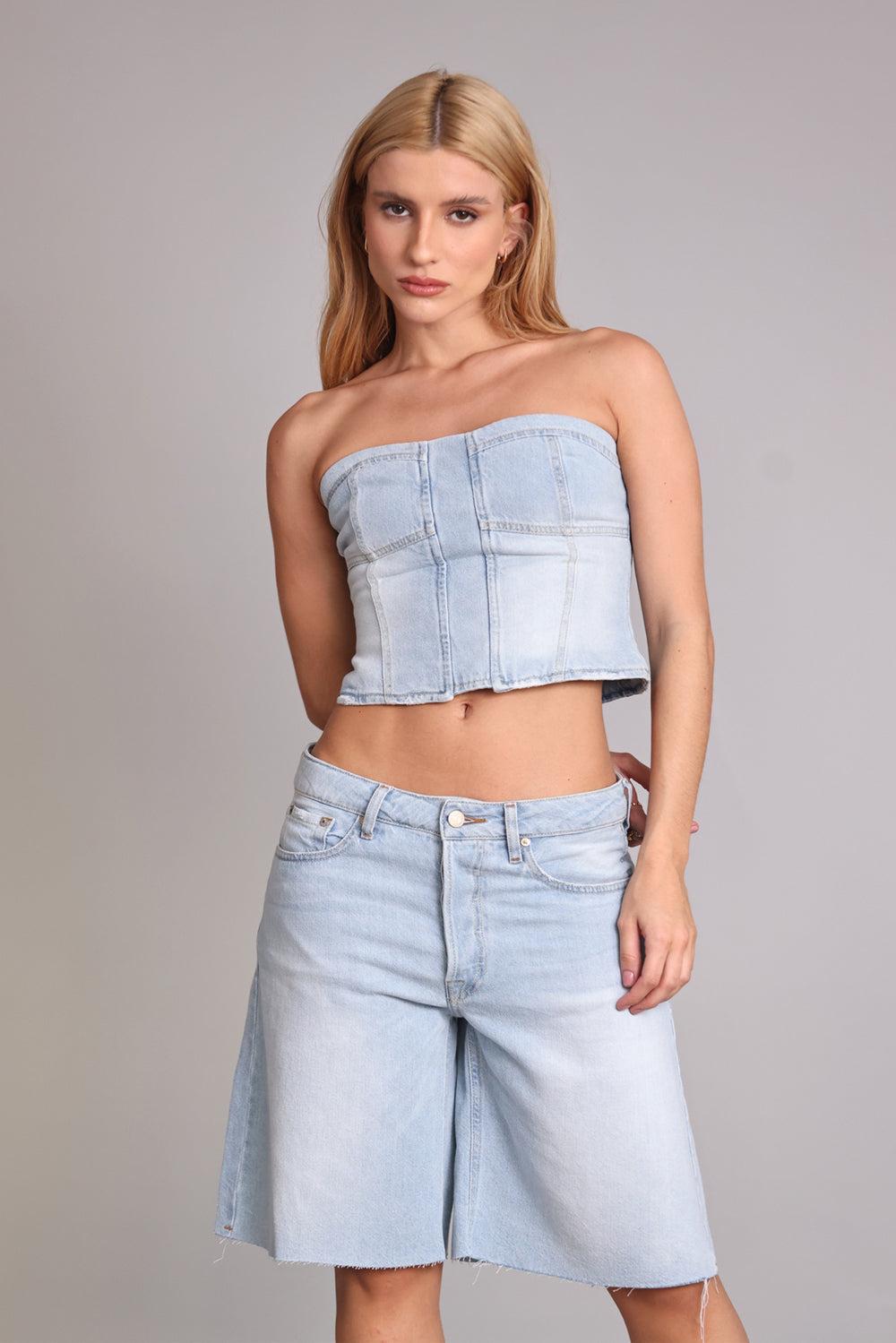 JORTS HELENA FEMININO BARRA A FIO JEANS CLARO