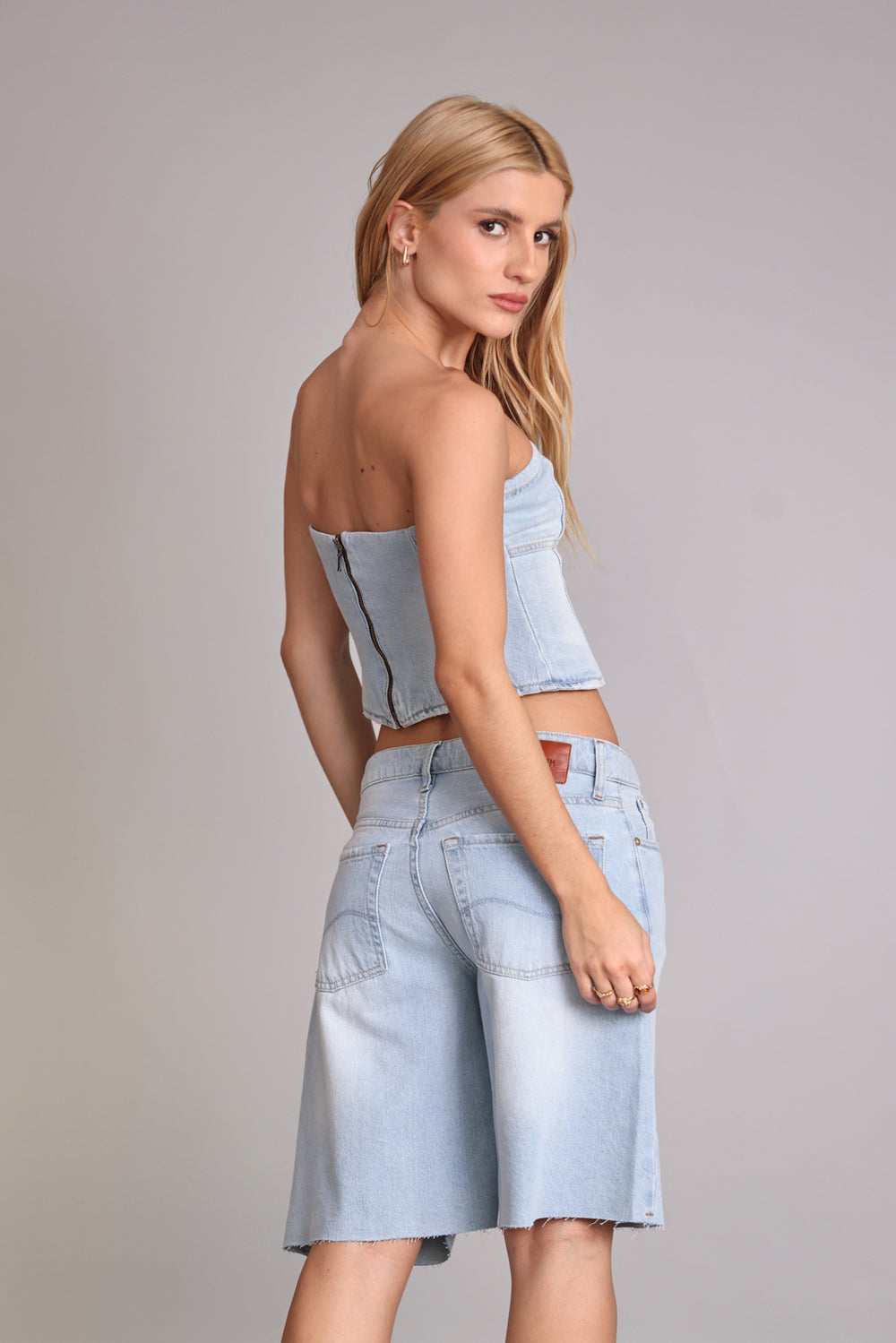 JORTS HELENA FEMININO BARRA A FIO JEANS CLARO