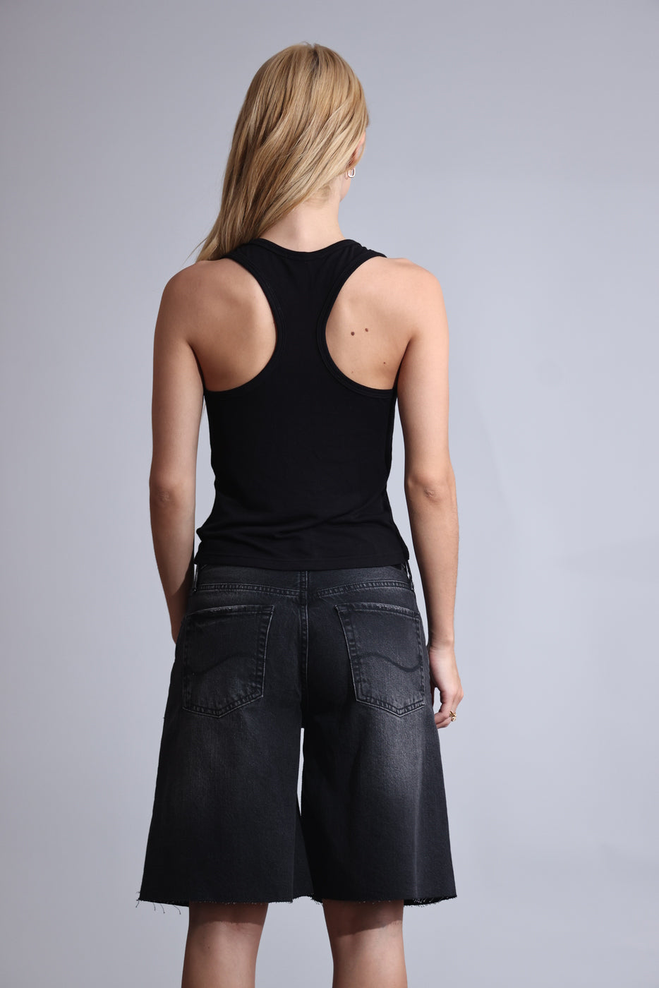 JORTS JULIANA FEMININO BARRA A FIO BLACK JEANS