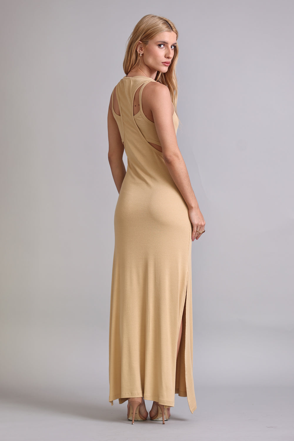 VESTIDO MIDI FEMININO FENDAS RIBANA AREIA
