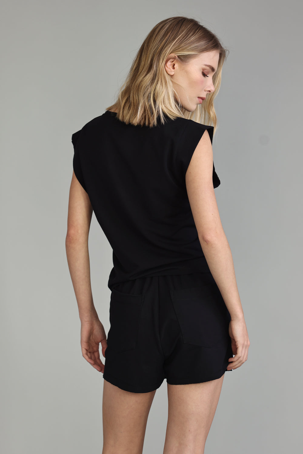 SHORTS FEMININO CURTO MOLETINHO