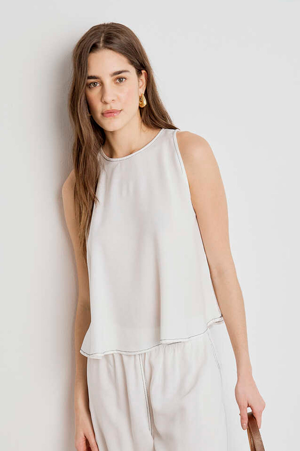 REGATA FEMININA DETALHE PESPONTO OFF WHITE