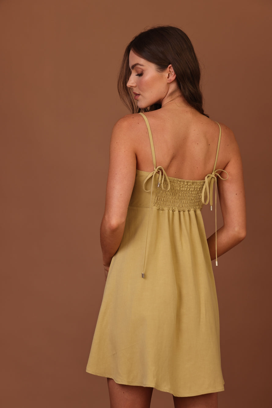 VESTIDO FEMININO CURTO ALCINHA AREIA ESCURO