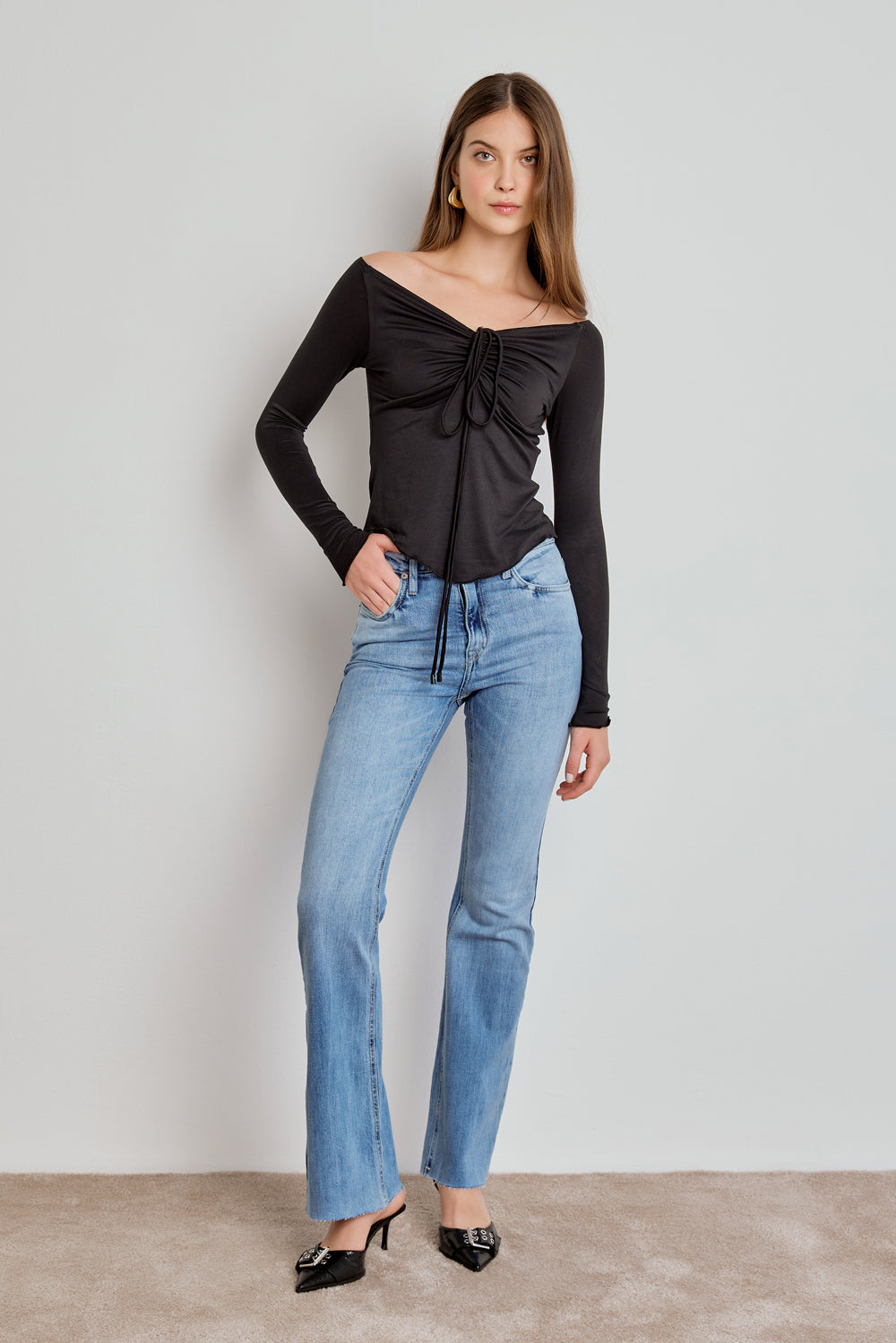 BLUSA FEMININA MANGA LONGA FRANZIDO DECOTE - PRETA