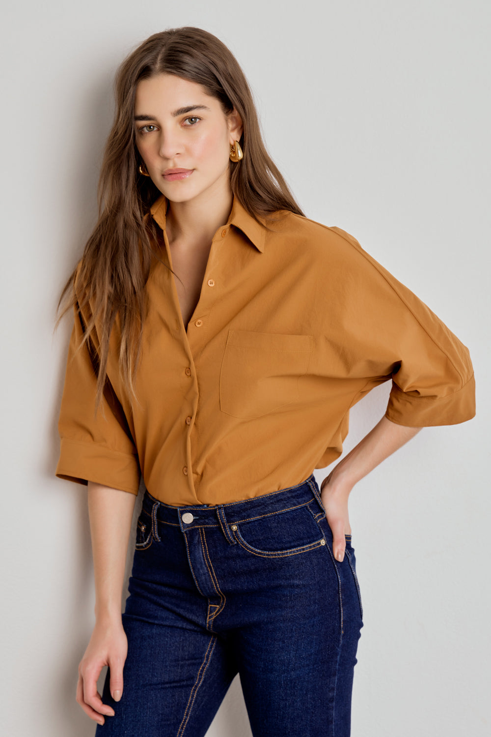 CAMISA FEMININA MANGA CURTA AMPLA - CARAMELO