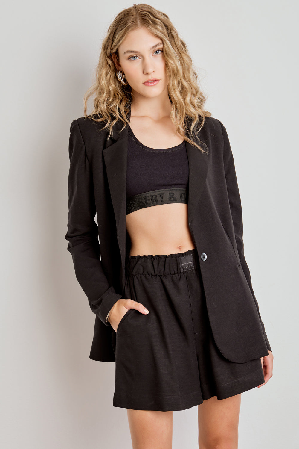 SHORTS FEMININO CURTO ETIQUETA CÓS - PRETO