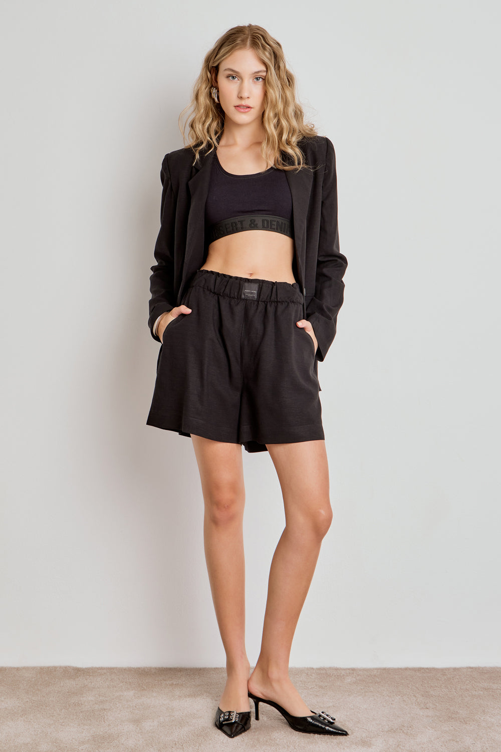 SHORTS FEMININO CURTO ETIQUETA CÓS - PRETO