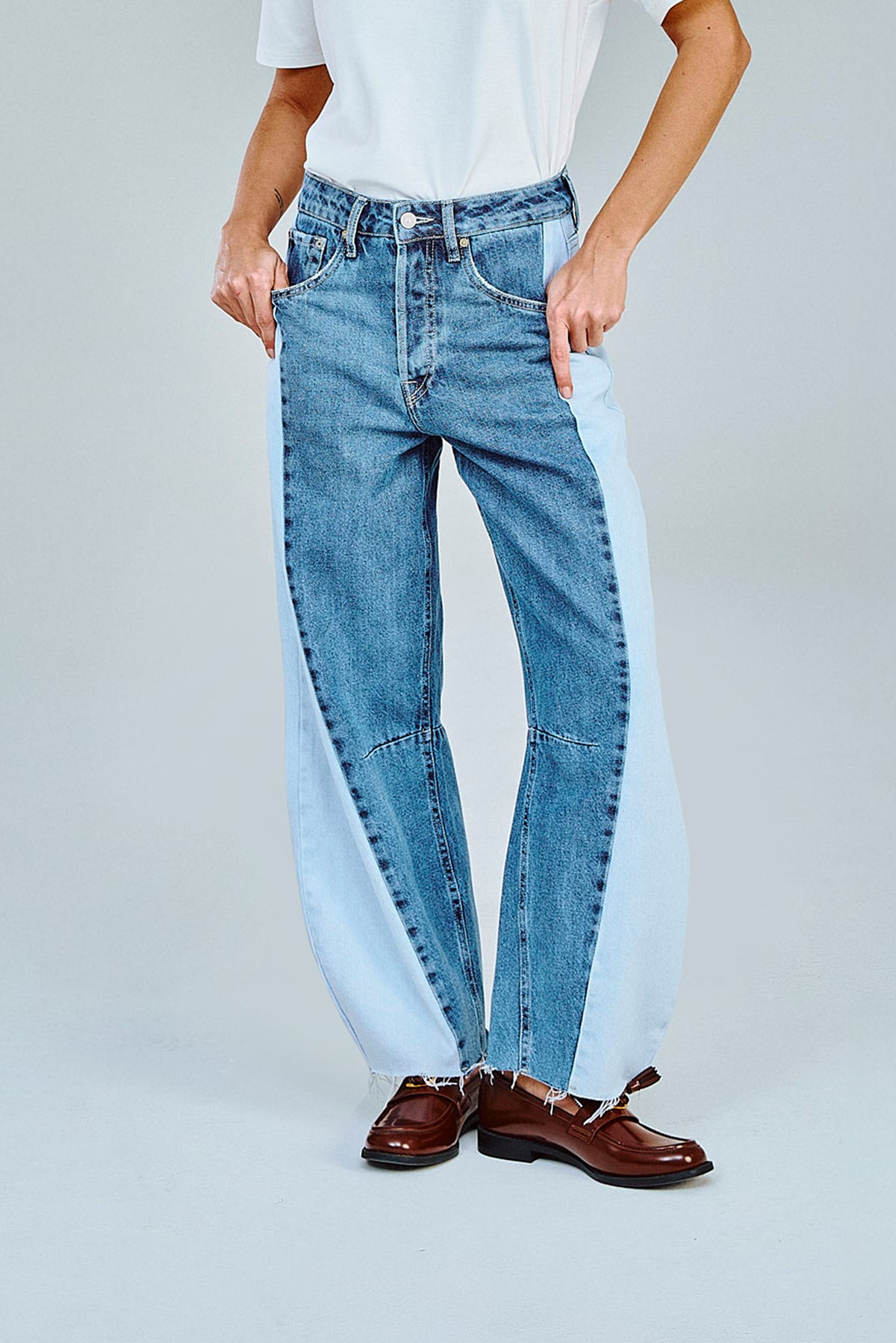 CALÇA MARIA FEMININA BARREL PATCH JEANS MÉDIO