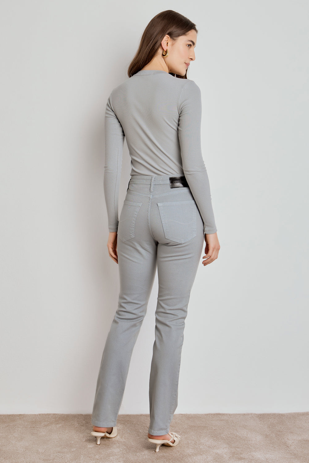CALÇA TINA FEMININA LOW RISE SARJA CINZA CLARO