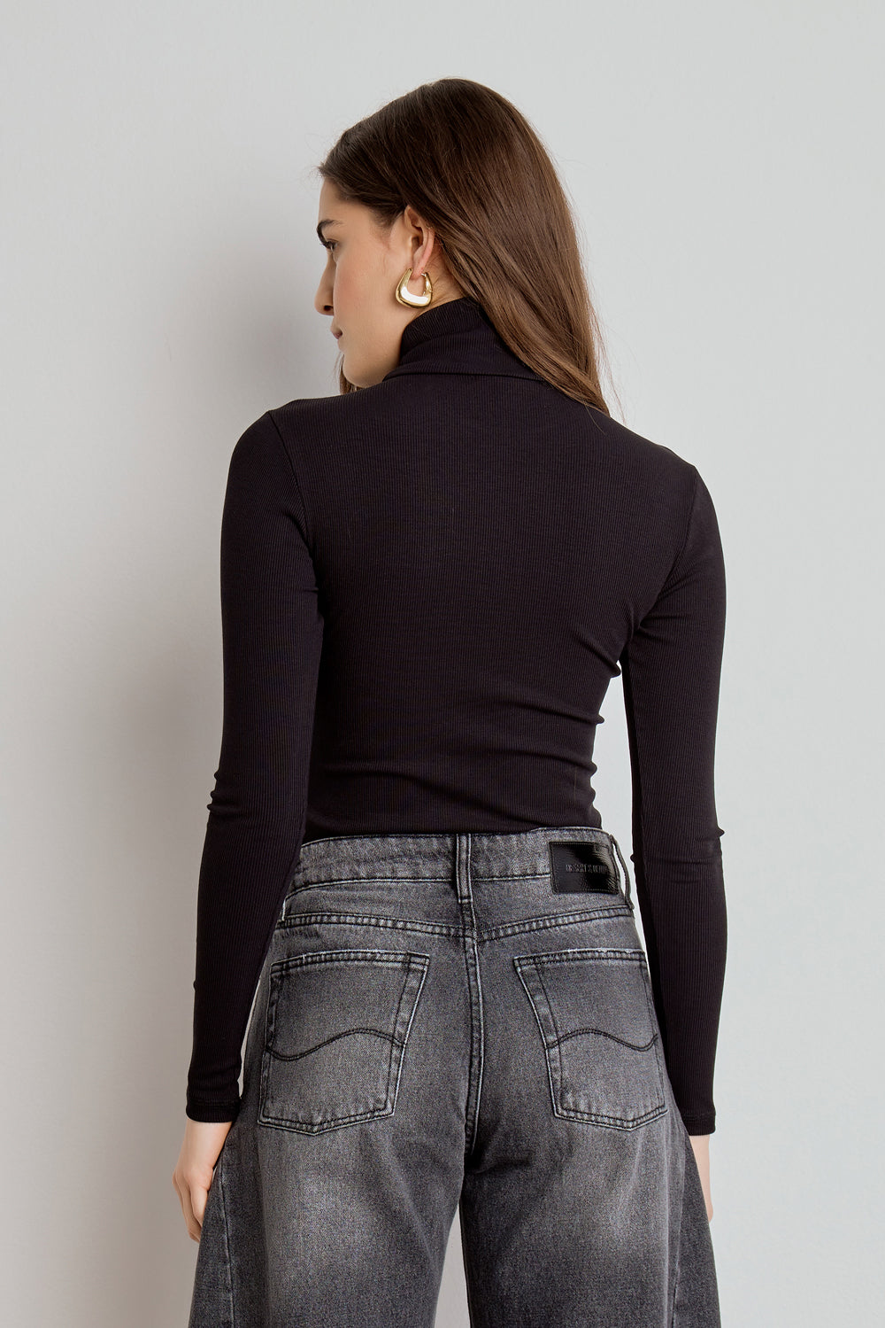 BLUSA MANGA LONGA GOLA ROLE RIBANA - PRETA