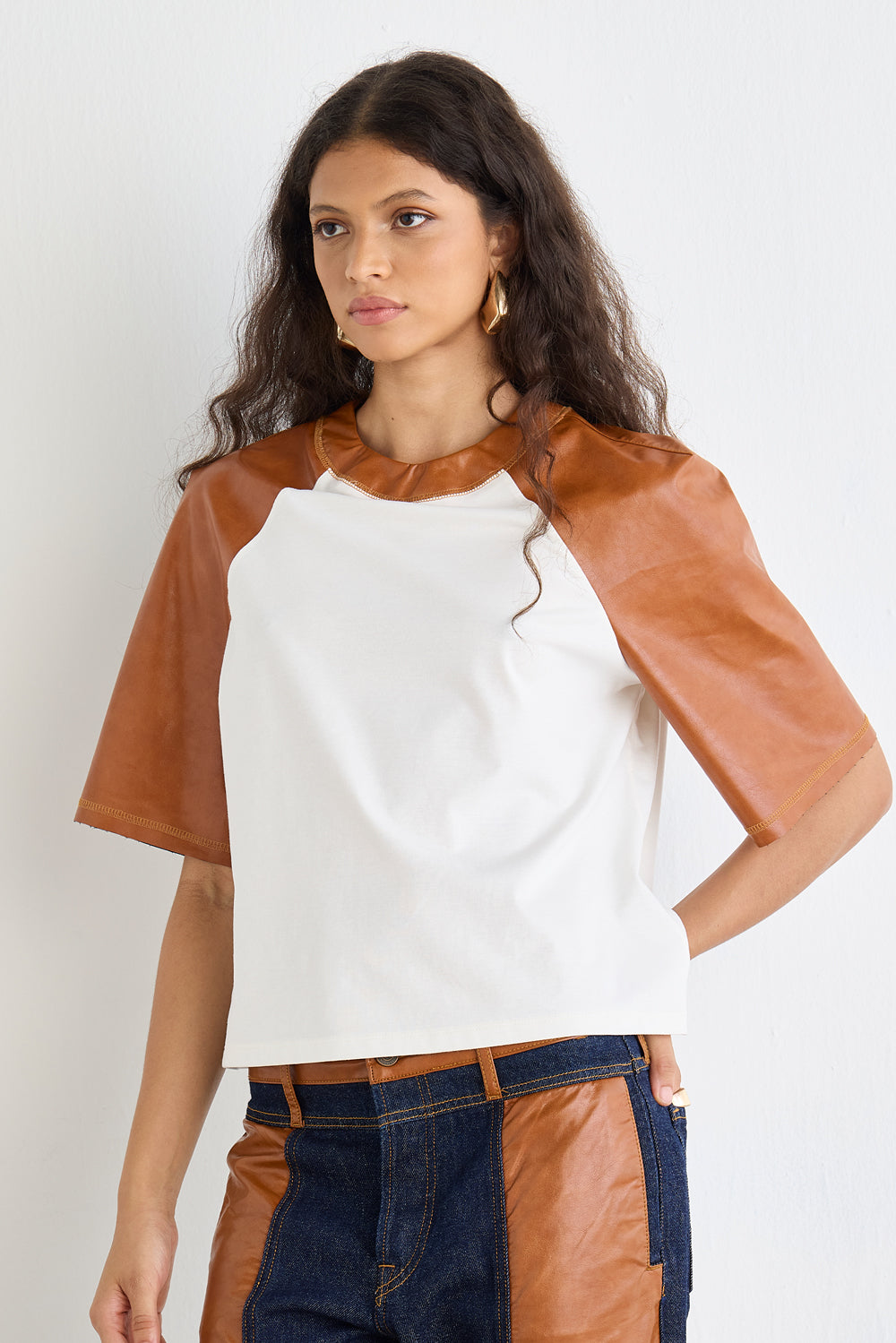 T-SHIRT FEMININA MANGA RAGLAN PU