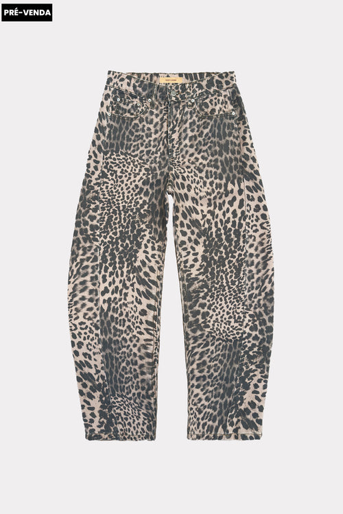 CALÇA BARREL SLIM ESTAMPADA SARJA TRUE LEOPARD CLARO