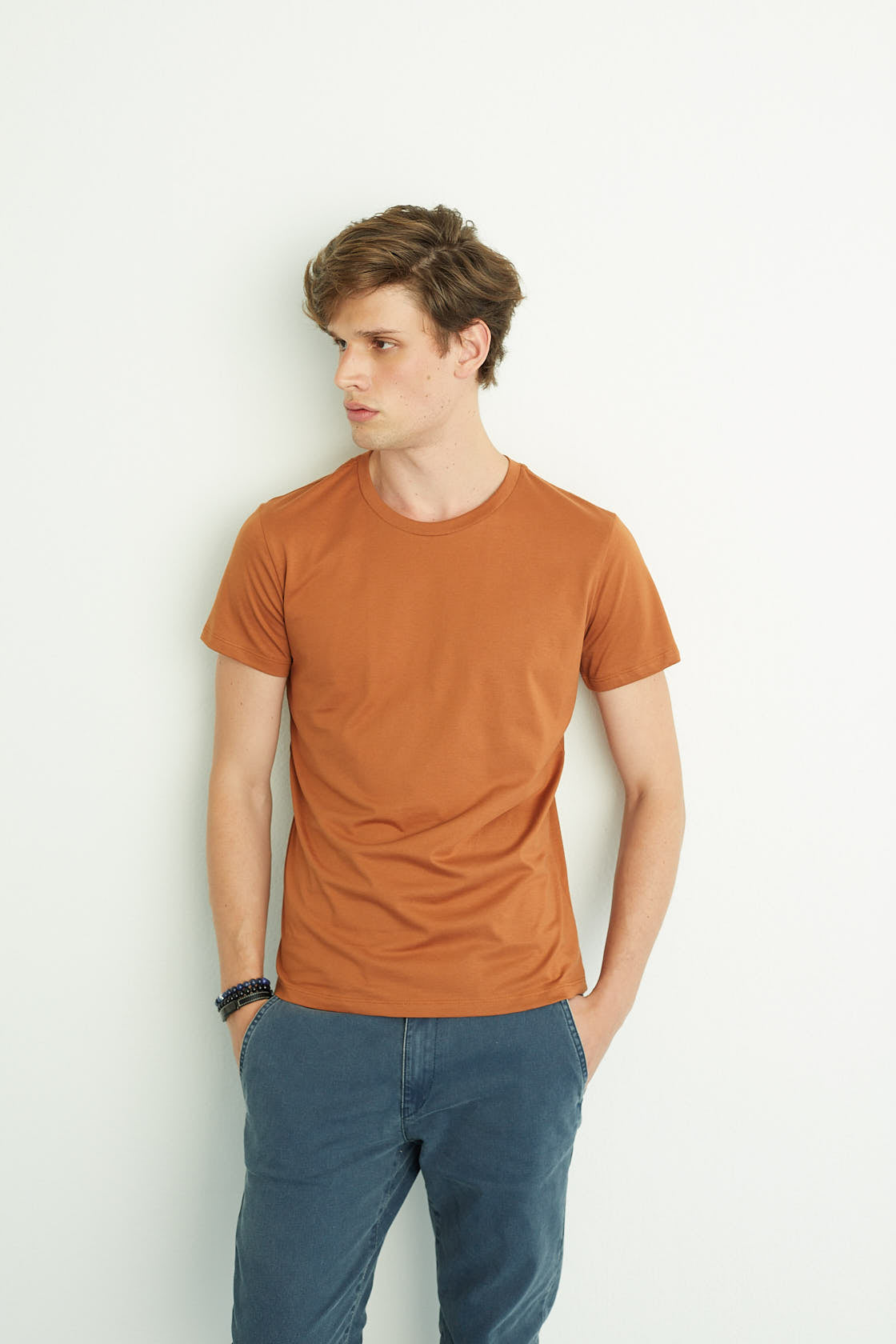 CAMISETA MASCULINA BÁSICA PIMA - CARAMELO