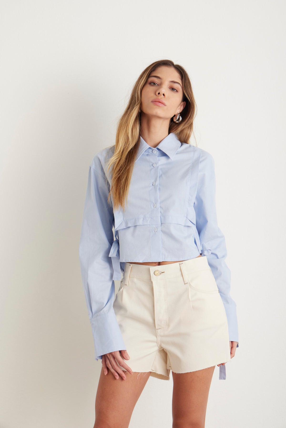 SHORTS FEMININO PLEAT BARRA FIO SARJA NATURAL