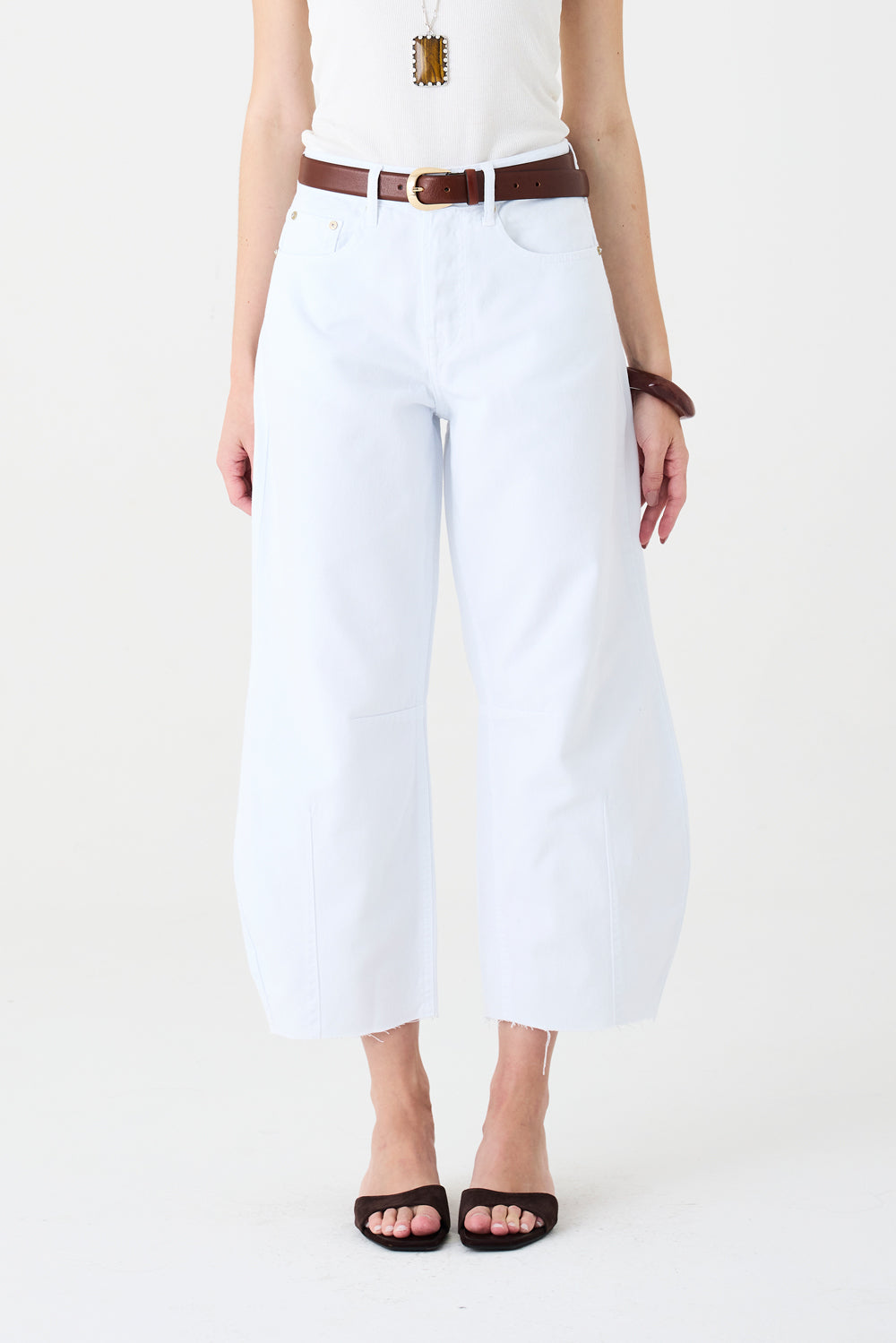 CALÇA MARIA FEMININA BARREL SARJA BRANCA