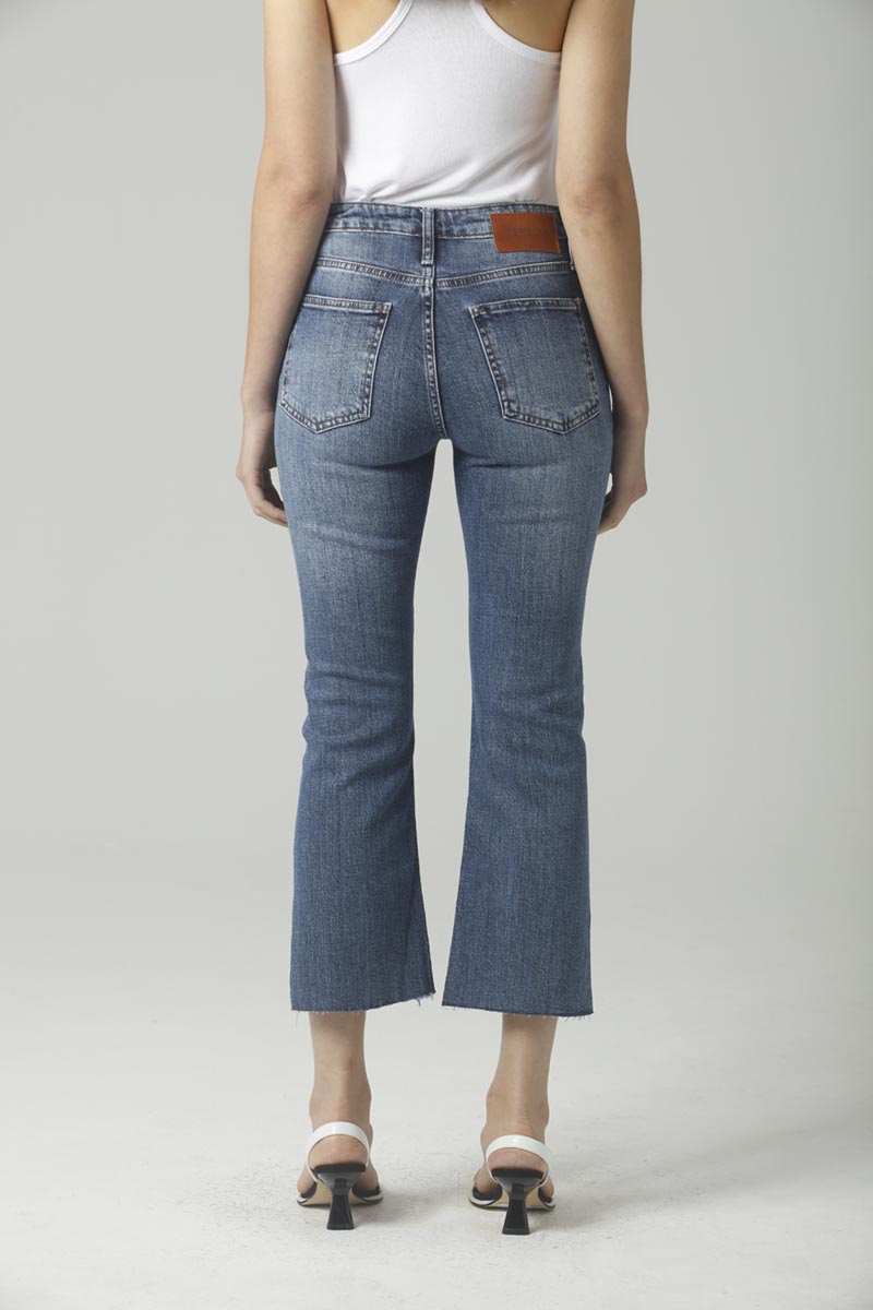 CALCA CROPED BOOTCUT JEANS ESCURO