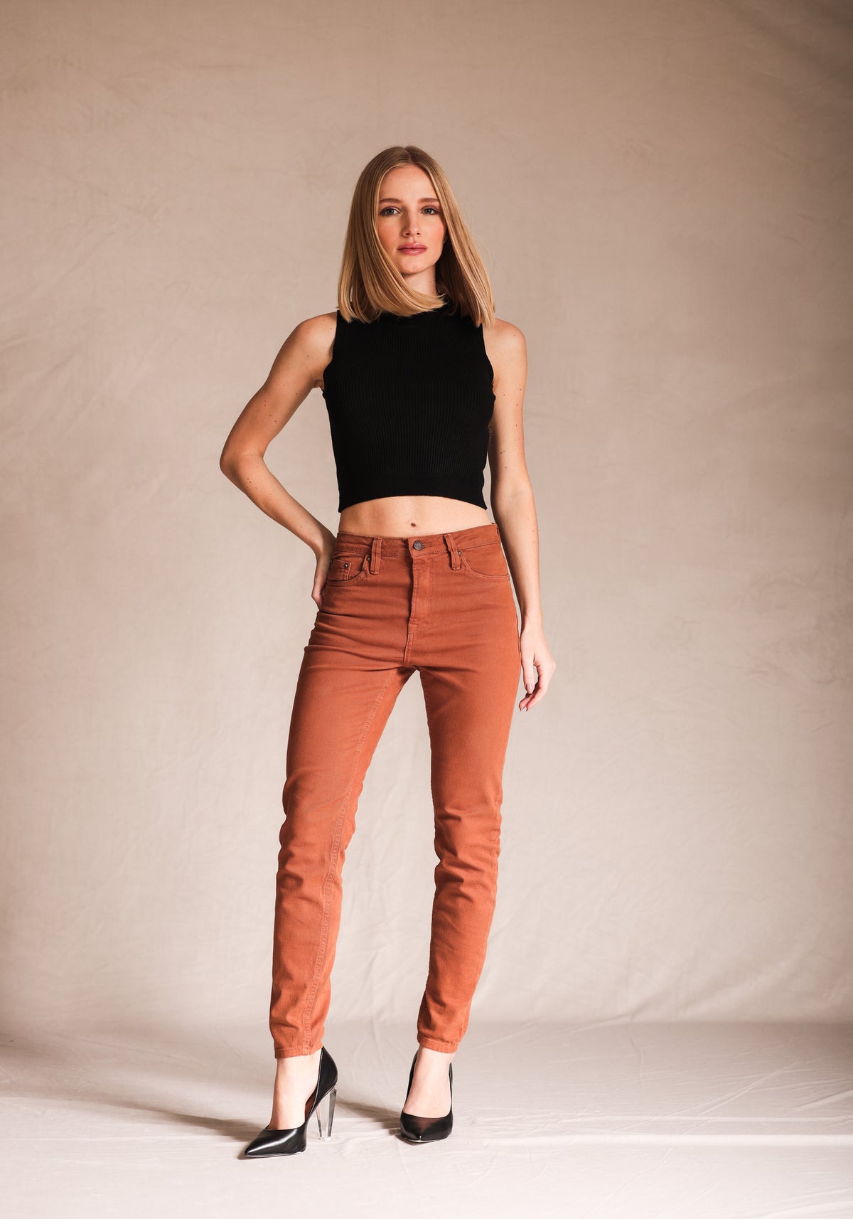 CALCA SKINNY SARJA CARAMEL