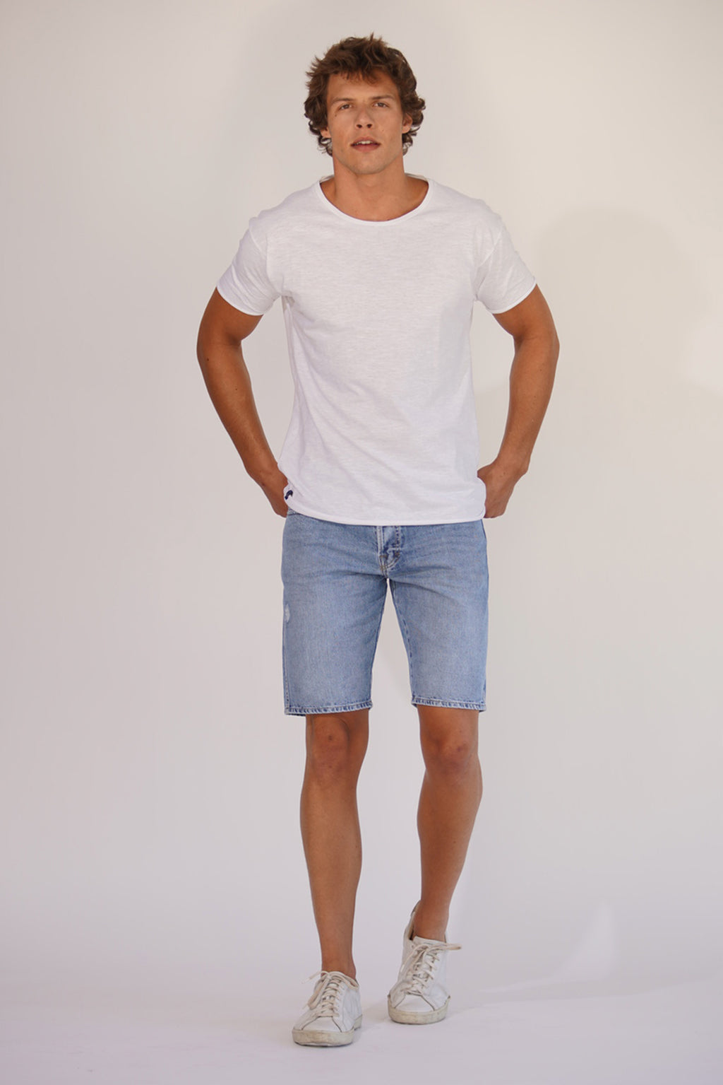 BERMUDA ROMEO MASCULINA RETA JEANS MÉDIO CLARO