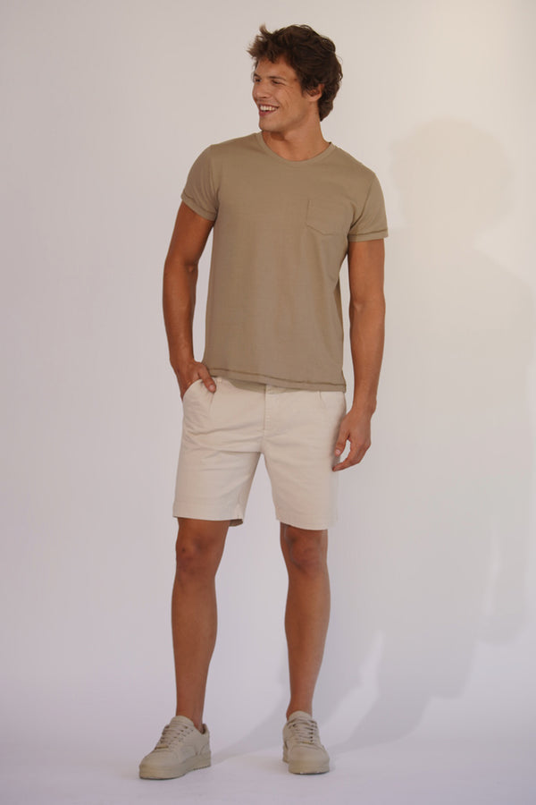CAMISETA MASCULINA BASICA COM BOLSO - AREIA