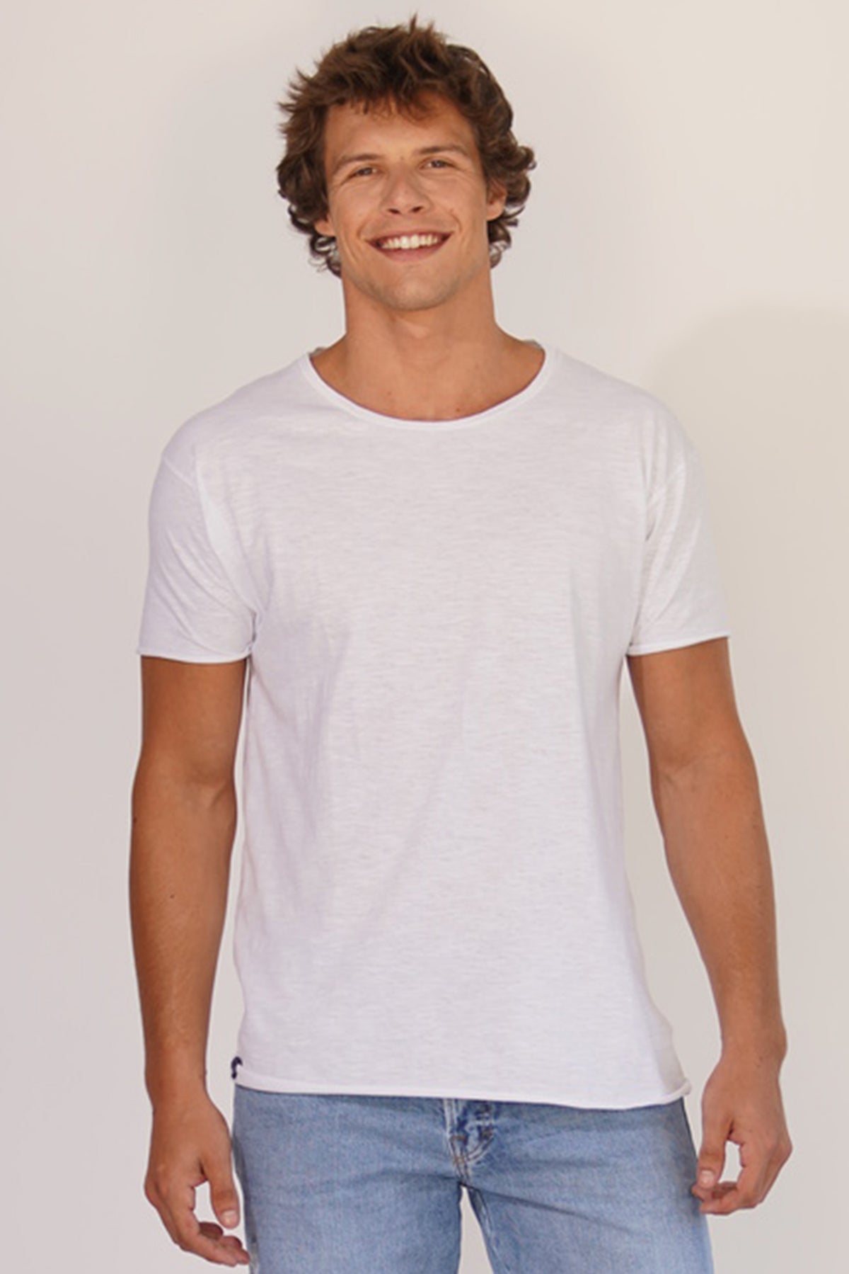 CAMISETA BASICA GOLA CANOA - BRANCO