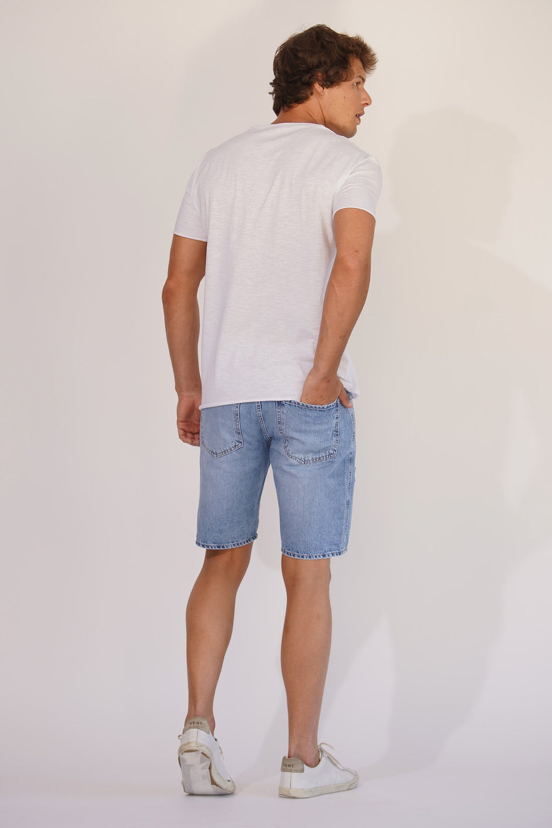 CAMISETA BASICA GOLA CANOA - BRANCO