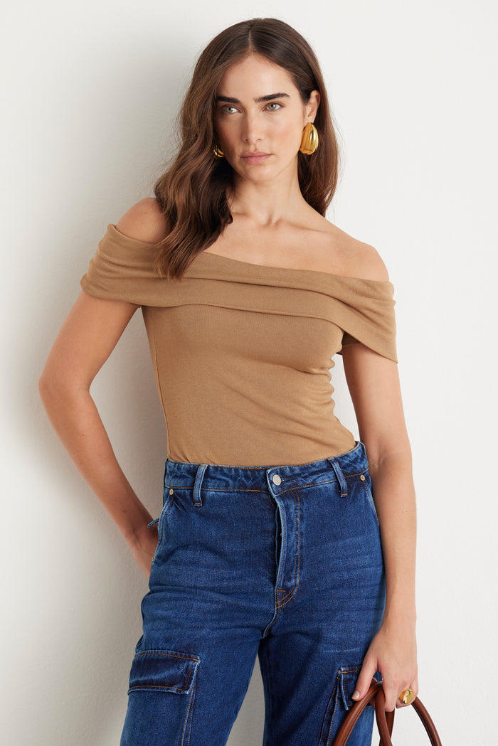 Blusa Ombro a Ombro Tricot Strecht Cappucino