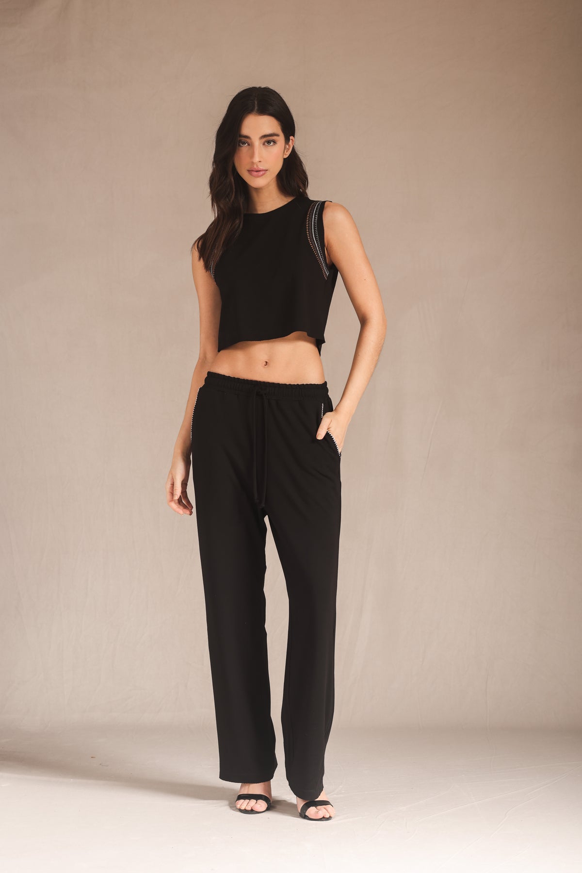 Blusa Cropped Moletinho Bordado Kehlani