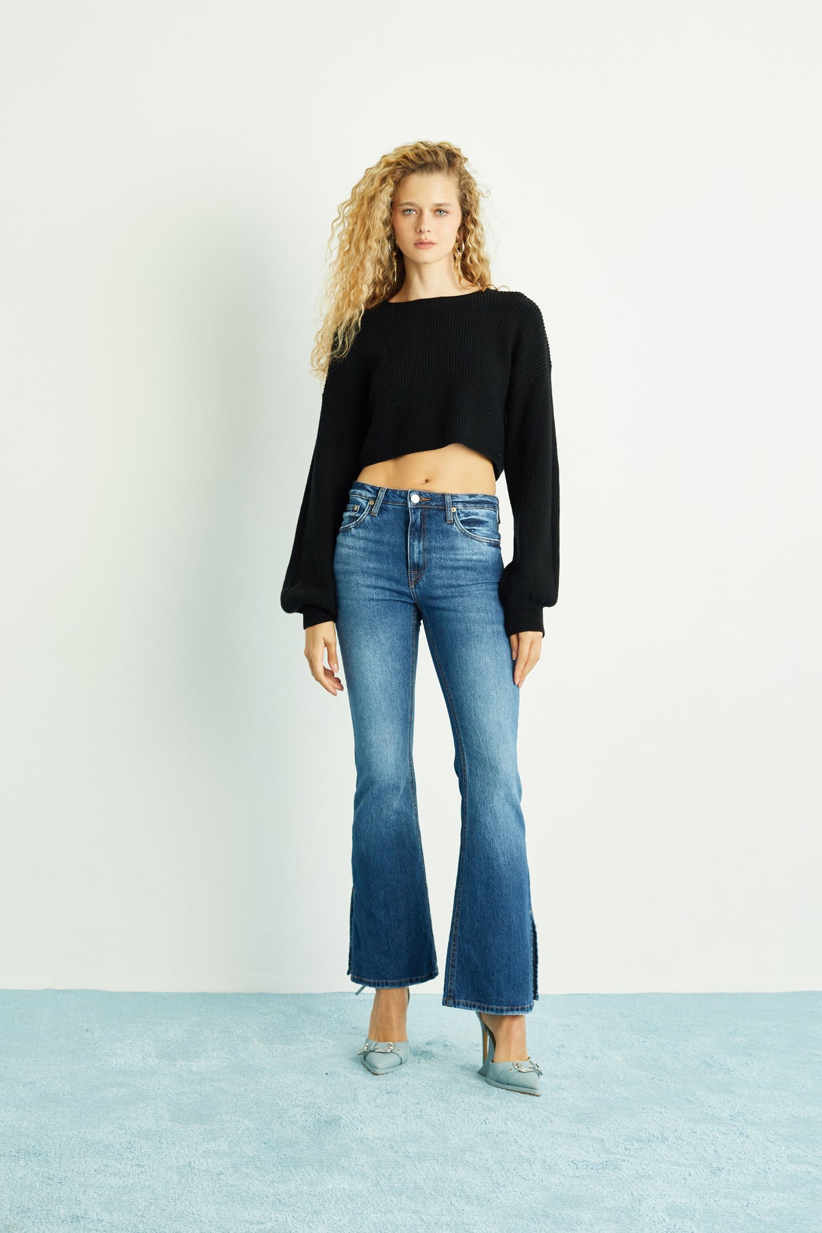Calça Bootcut Fenda Jeans Médio